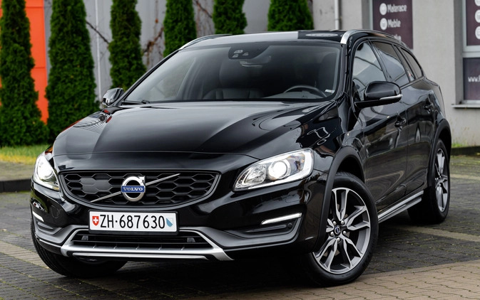 Volvo V60 Cross Country cena 87500 przebieg: 155000, rok produkcji 2015 z Suchedniów małe 781